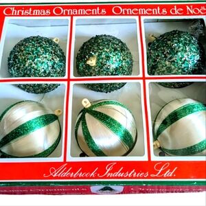 Vintage Alderbrook Green satin ornaments. 1970s. Good condition. Set of 6